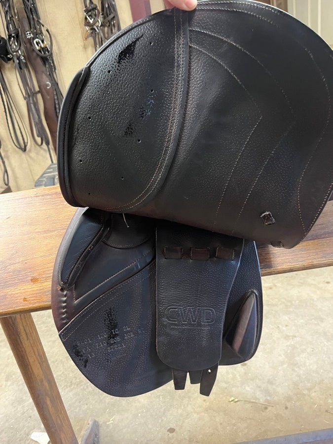 CWD CWD jump saddle 17 seat size 3,400$ or best offer (5)