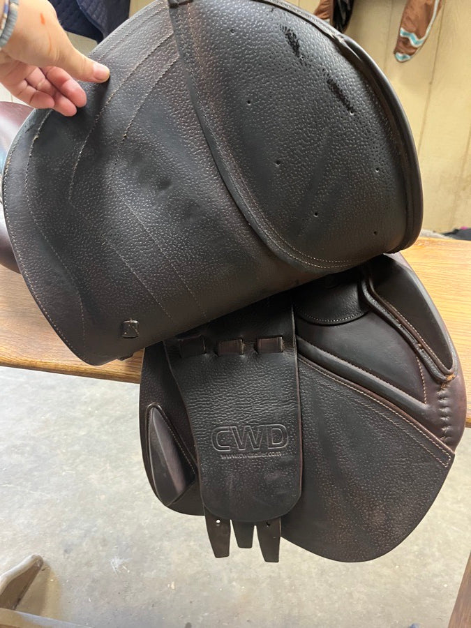 CWD CWD jump saddle 17 seat size 3,400$ or best offer (6)