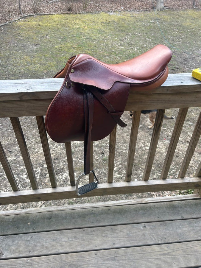 COLLEGIATE Collegiate saddle