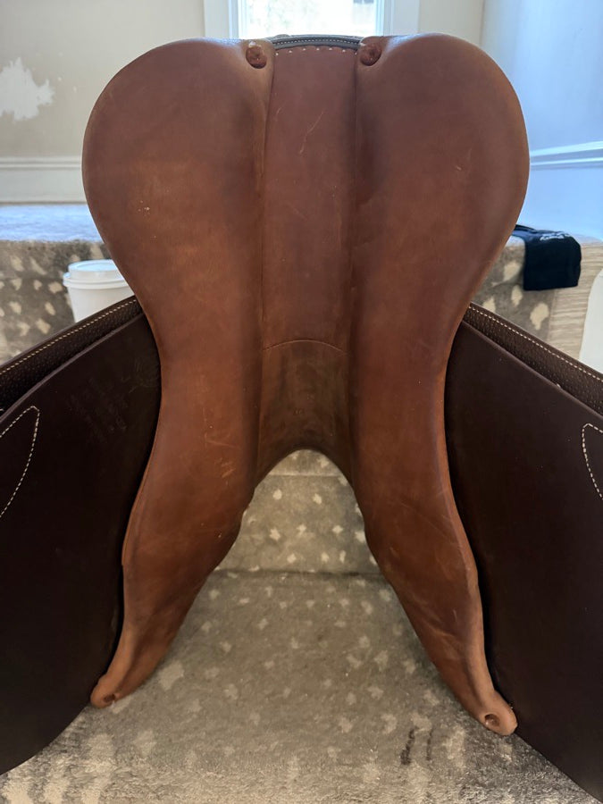 ARION !!PRICE DROP!!NEED TO SELL ASAP Arion Custom 17” Jumping Saddle