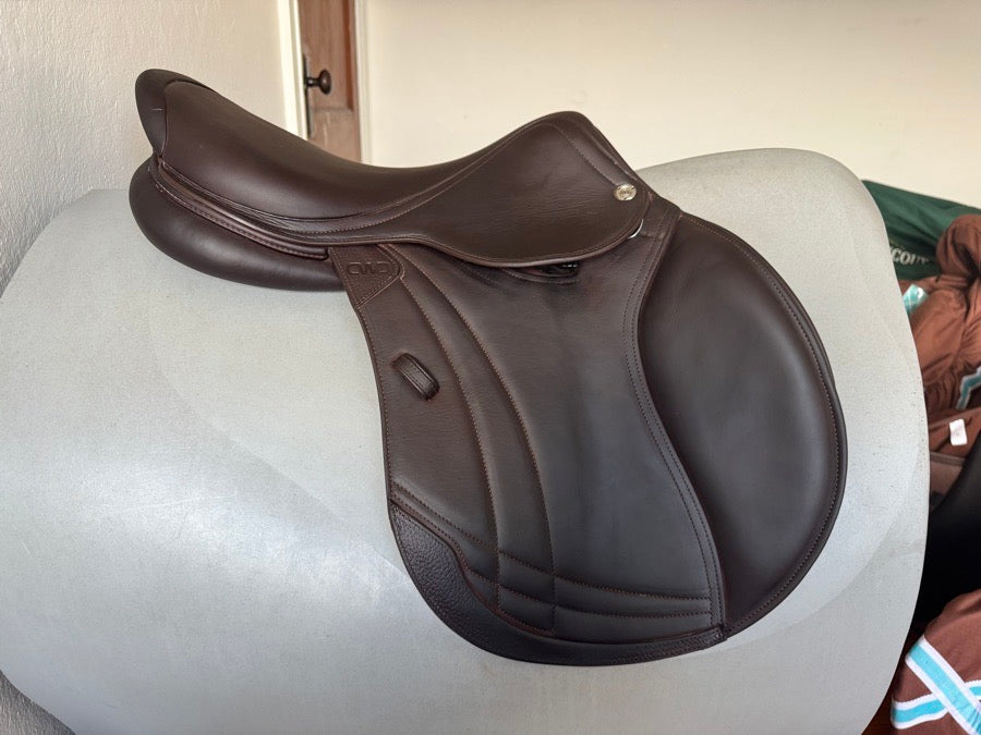 CWD 17.5” 2024 CWD SE38 Hunter Mademoiselle 2Gs Saddle - 3CH - Full Buffalo (2)