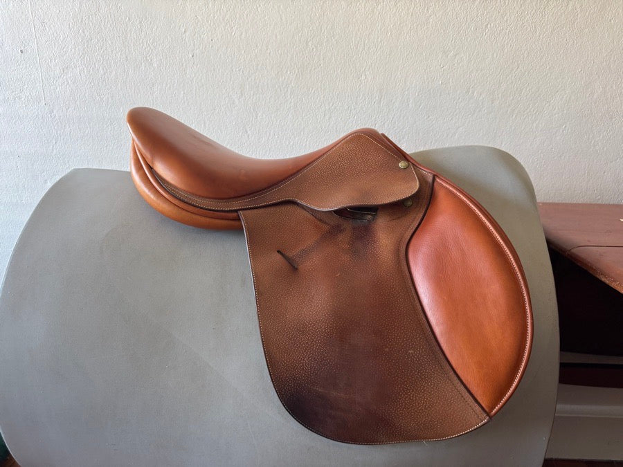 BUTET 17.5” Butet Saddle - 2 Flaps - L Seat (2)