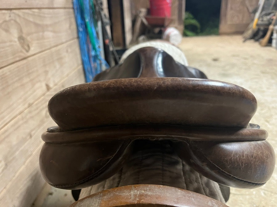 FRANK BAINES Frank Baines Jumping Saddle 18” Seat (6)