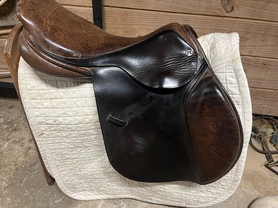 FRANK BAINES Frank Baines Jumping Saddle 18” Seat
