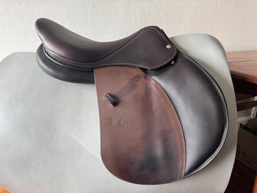 VOLTAIRE 17.5” 2023 Voltaire Stuttgart Saddle - 3AA - Grain / Buffalo - MINT (4)