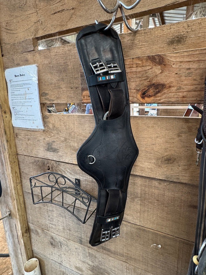 VOLTAIRE Like new 28” Voltaire dressage girth