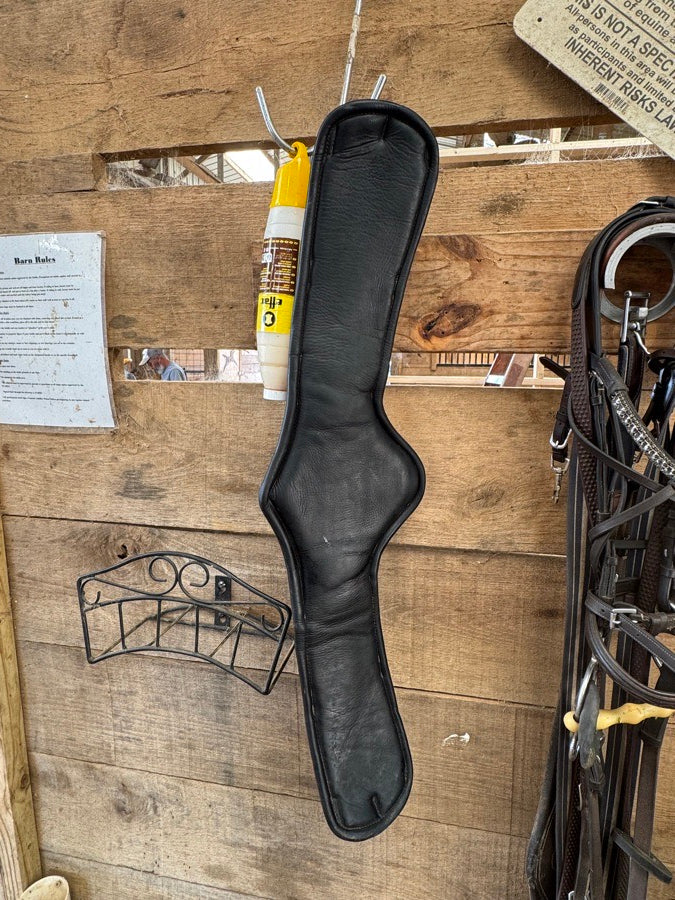 VOLTAIRE Like new 28” Voltaire dressage girth (2)