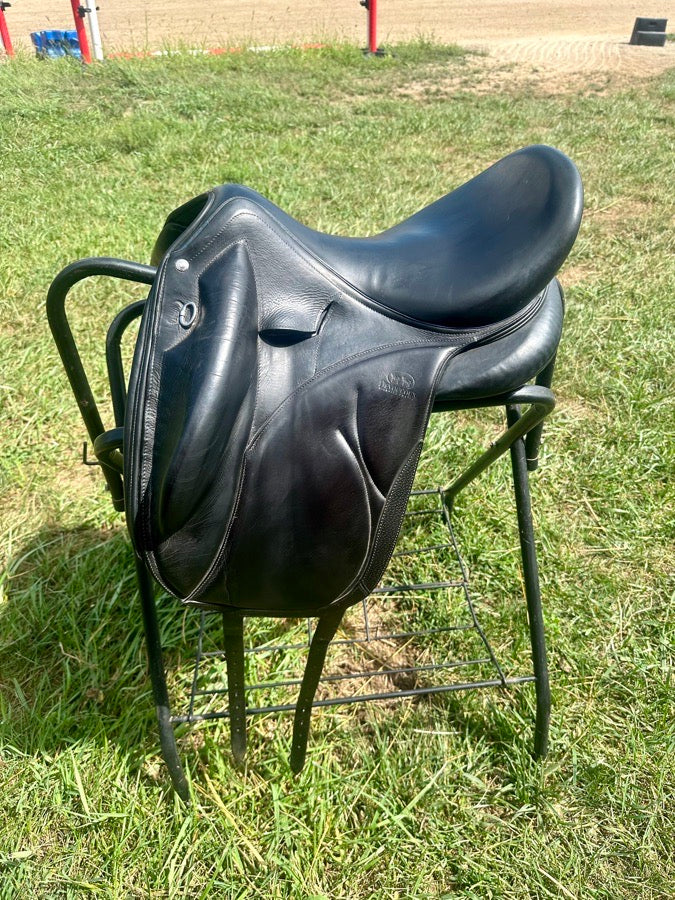 Devoucoux 2020 Makila Lab 17.5 saddle