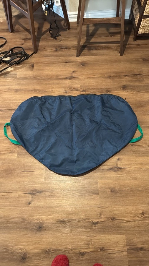 Nylon Hunter/Jumper Navy with Green Handles Saddle Carrier Bag.