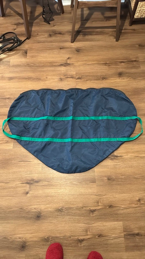 Nylon Hunter/Jumper Navy with Green Handles Saddle Carrier Bag.