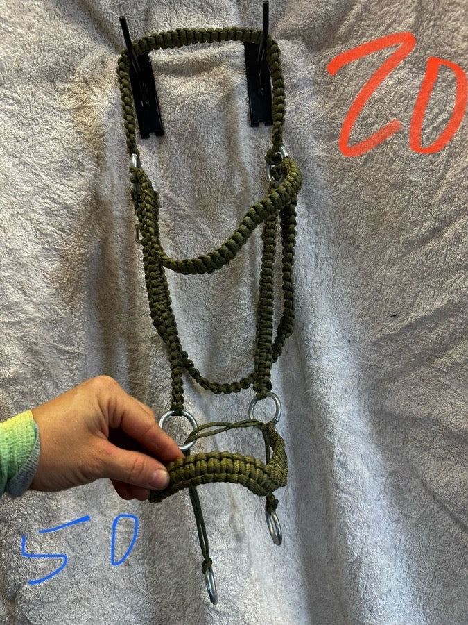 Paracord bitless bridle