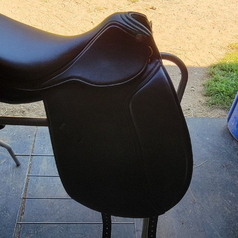 HDR buffalo Dressage saddle