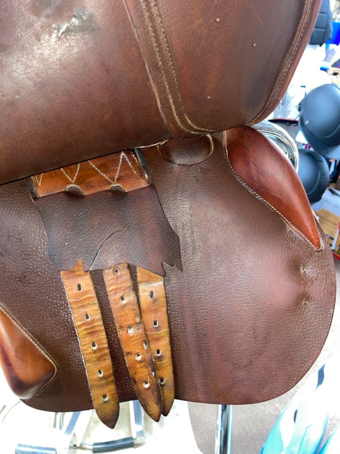 DEVOUCOUX Devoucoux 2006 18.5" Saddle (4)