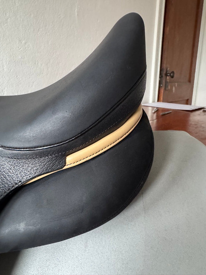 DEVOUCOUX 17.5” 2024 Devoucoux Makila Harmonie Dressage Saddle - 2A - Full Buffalo (5)