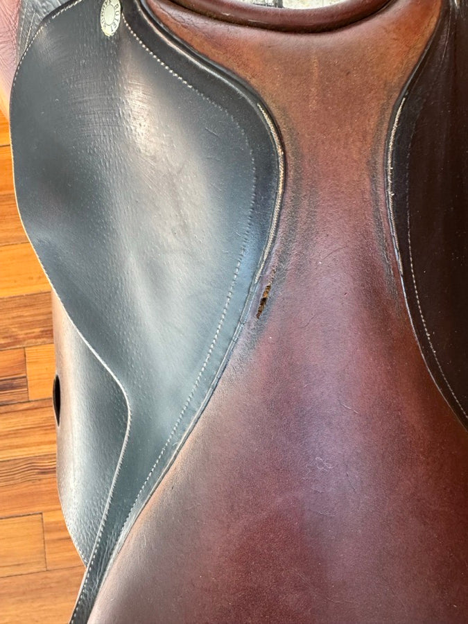 18” 2005 Butet Saumur Jump Saddle - Long/Forward Flaps
