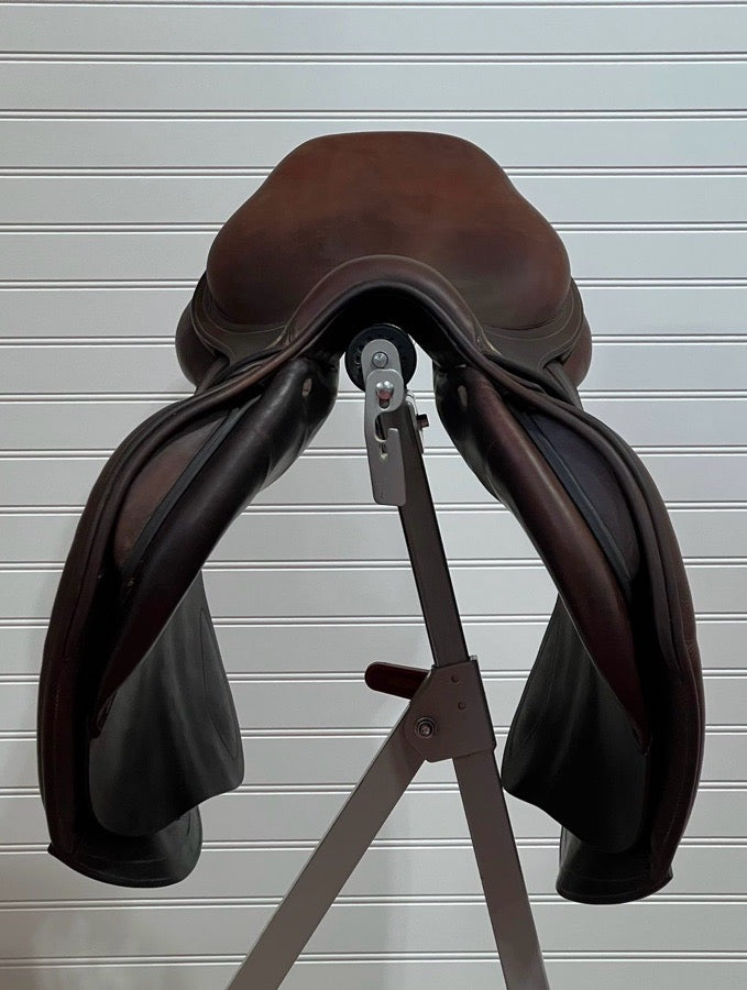 Great condition  CWD Flat 175 3C hunter saddle