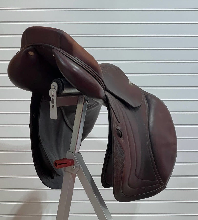 Great condition  CWD Flat 175 3C hunter saddle