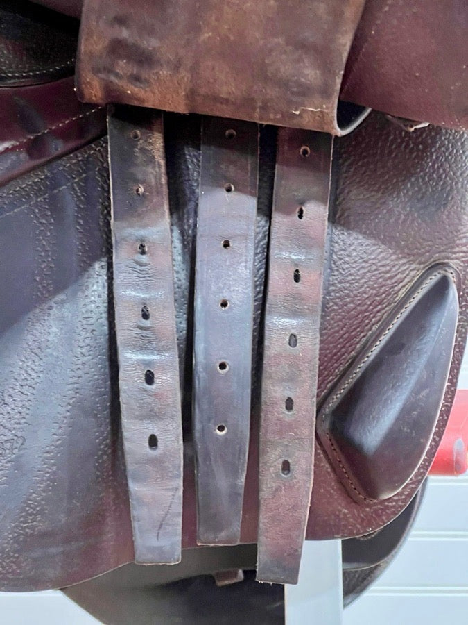 Great condition  CWD Flat 175 3C hunter saddle