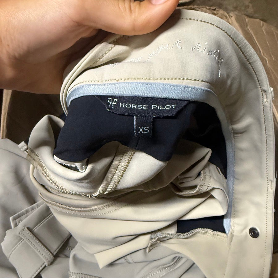 Women’s XS Tan Horse Pilot Knee Patch Horseback Riding Breeches. Good Condition.