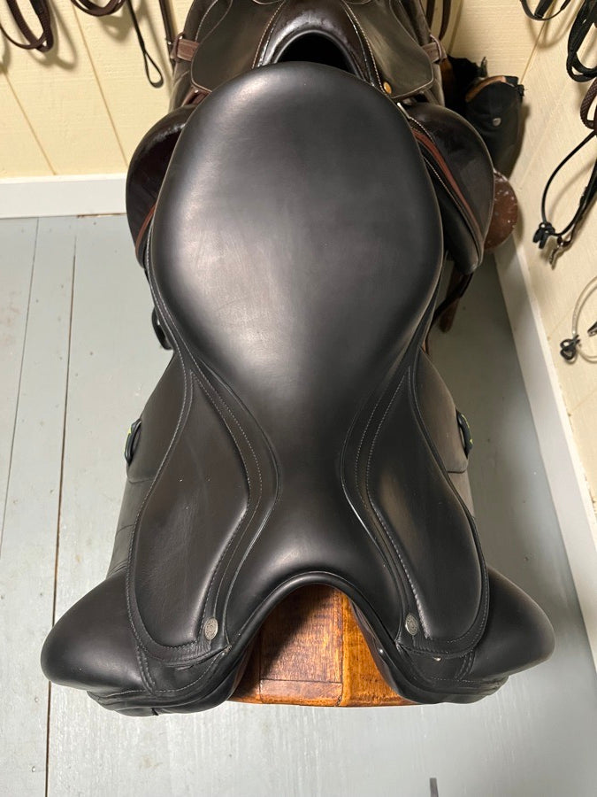 LIKE NEW 2021 AMERIGO VEGA DRESSAGE SADDLE