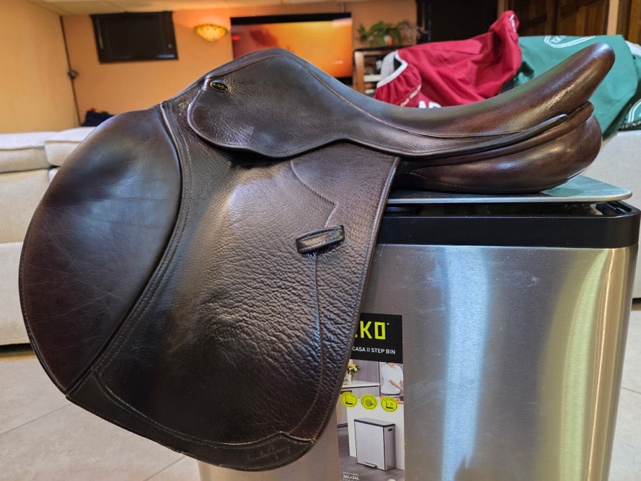 Like new 17.5 inch Santa Cruz saddle adjustable tree