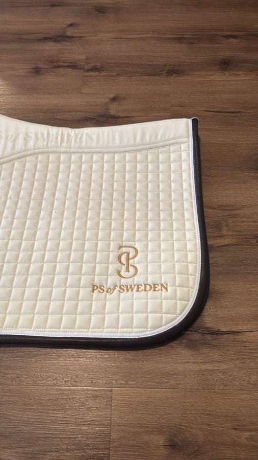 NWT PS of Sweden Off White Saddle Pad Jump Elite Edge. Size Full
