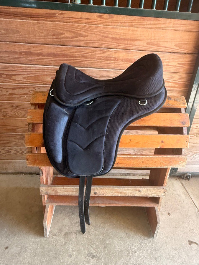 OTHER Treeless saddle