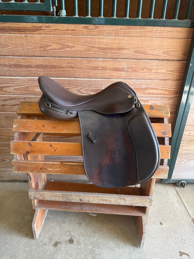 COLLEGIATE Collegiate jumping saddle