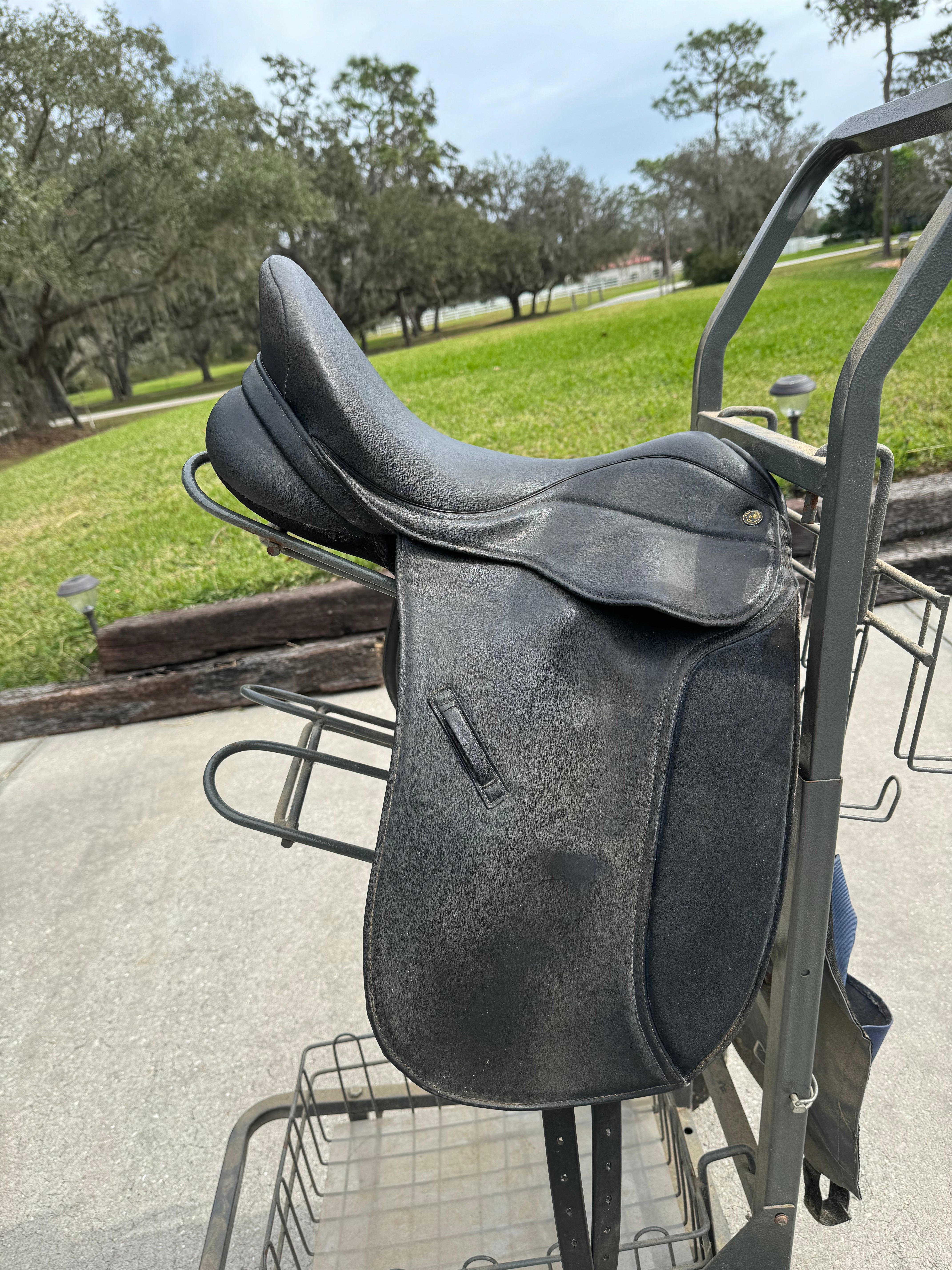 18" Thorowgood T8 Dressage Saddle