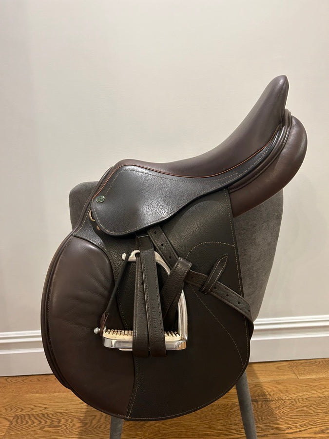 16.5” HDR saddle- great condition, stirrups included