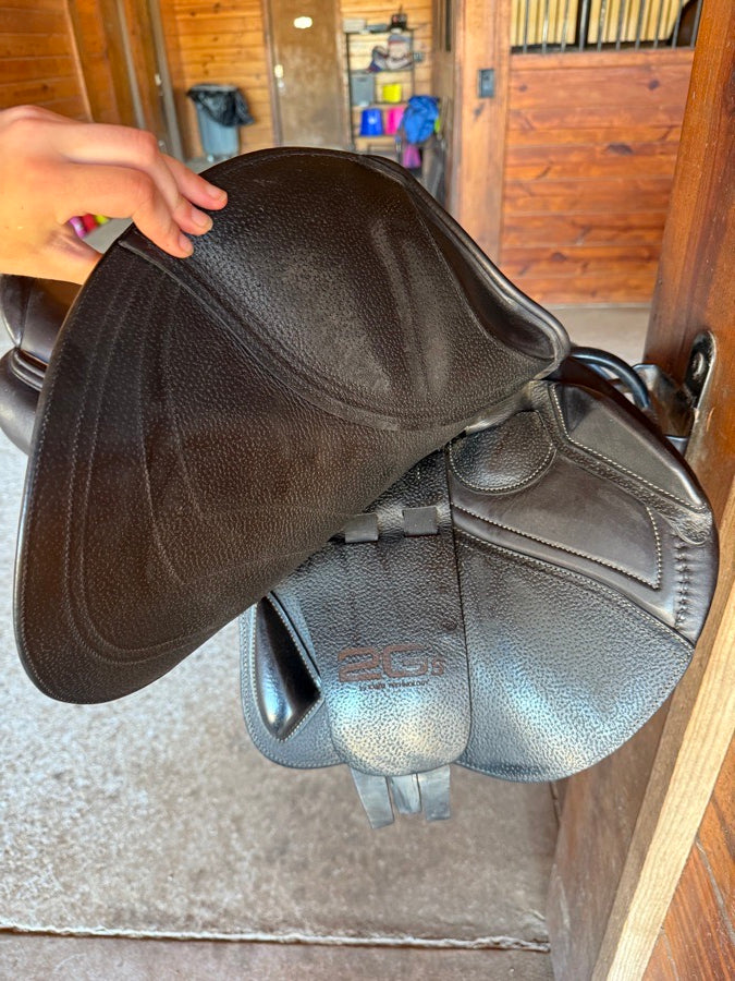 CWD Black 2022 17.5” CWD 2Gs Saddle (3)