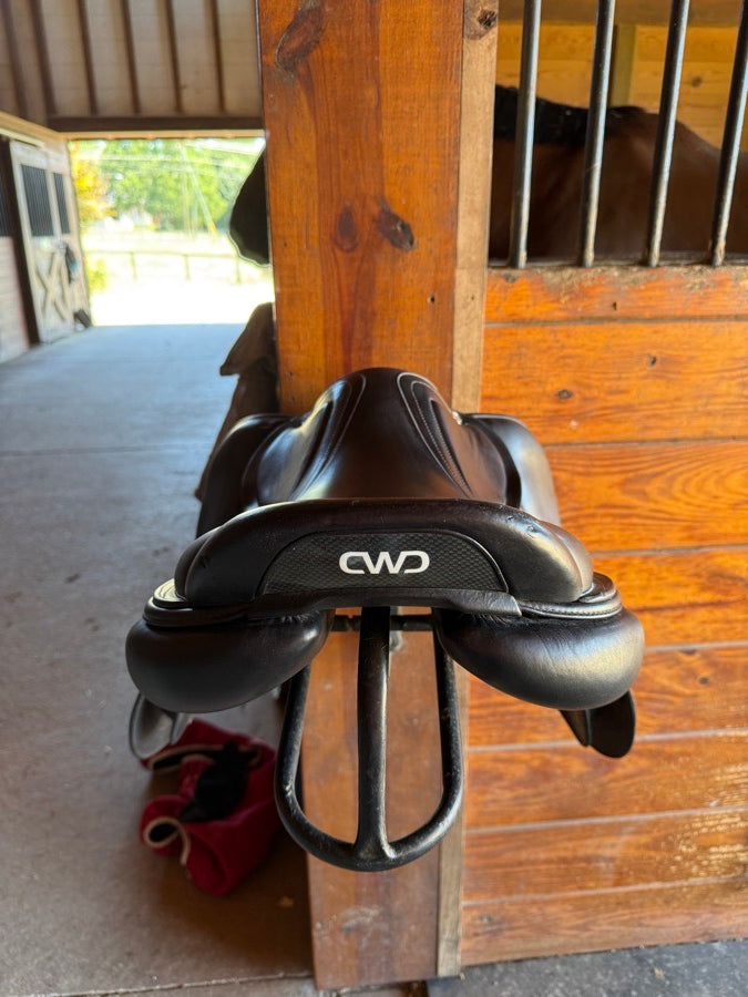 CWD Black 2022 17.5” CWD 2Gs Saddle (5)