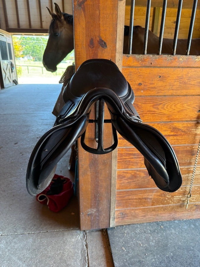 CWD Black 2022 17.5” CWD 2Gs Saddle (7)