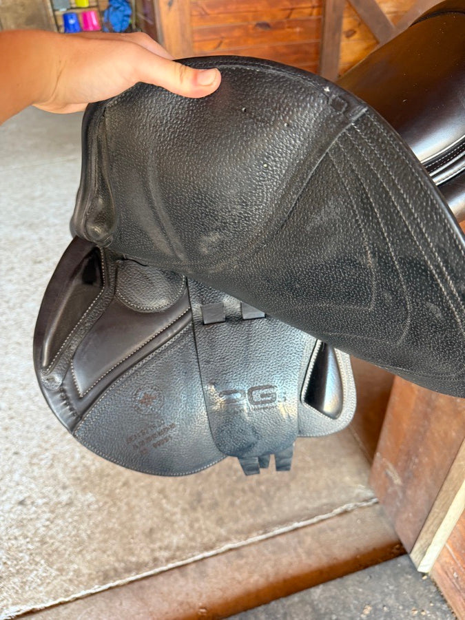 CWD Black 2022 17.5” CWD 2Gs Saddle (4)