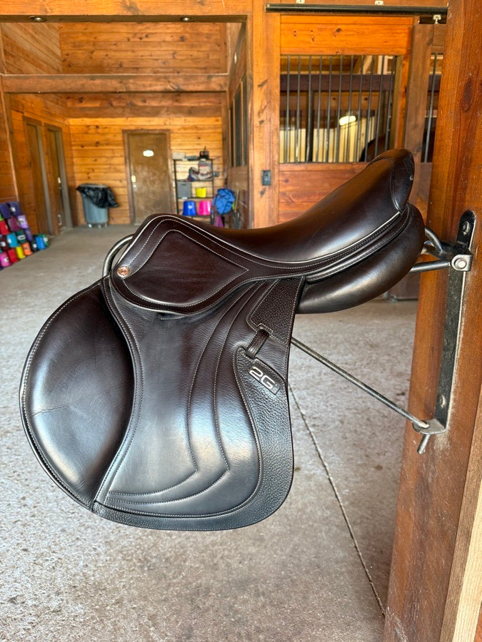 CWD Black 2022 17.5” CWD 2Gs Saddle