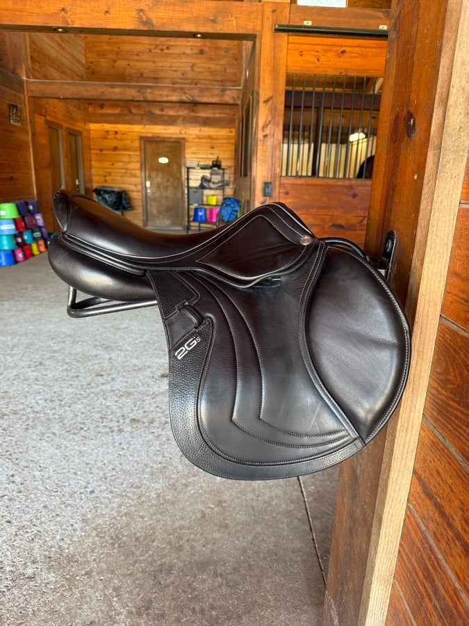 CWD Black 2022 17.5” CWD 2Gs Saddle (2)