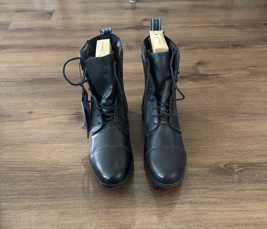 ARIAT NWT Ariat Women's Black Lace Up Heri V tage IV Paddock Boot. Size 10