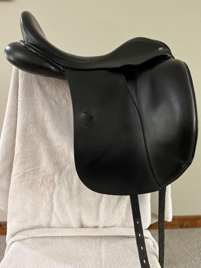 Custom Saddlery Stephan’s Advantage Dressage saddle