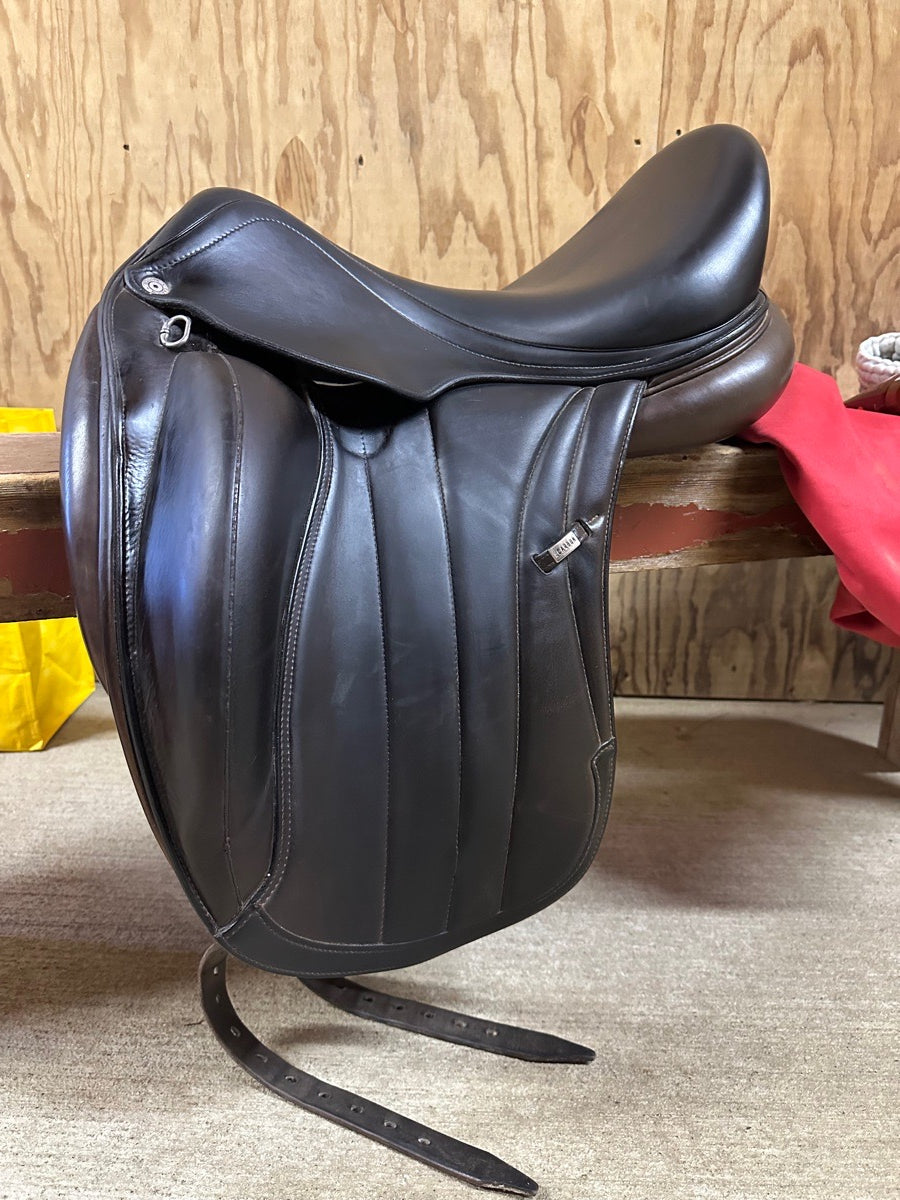 EQUIPE Equipe dressage saddle