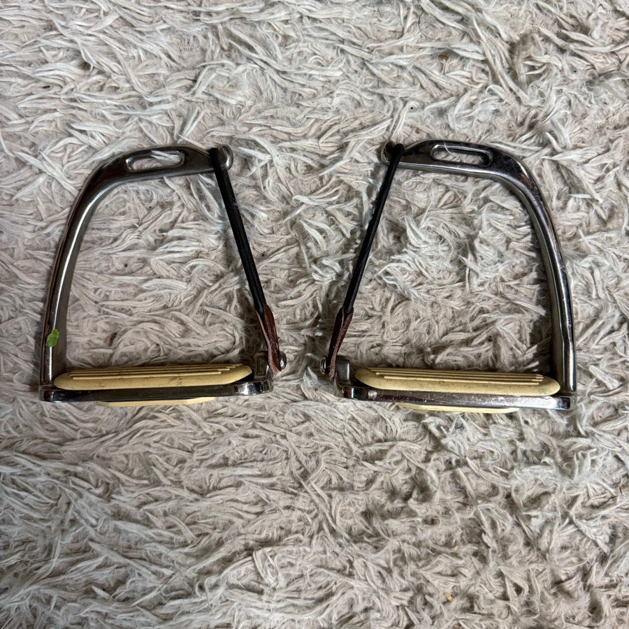 OTHER 4.75 In English Horseback Riding Peacock Stirrup Irons. Good Condition. (2)