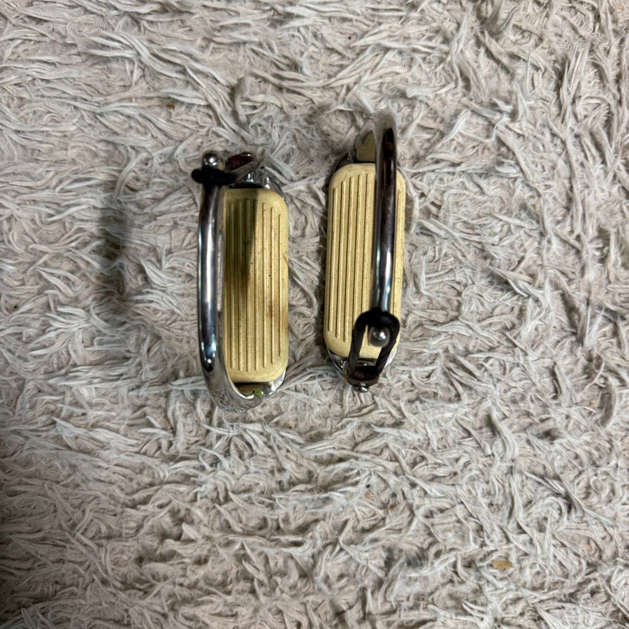 OTHER 4.75 In English Horseback Riding Peacock Stirrup Irons. Good Condition. (3)