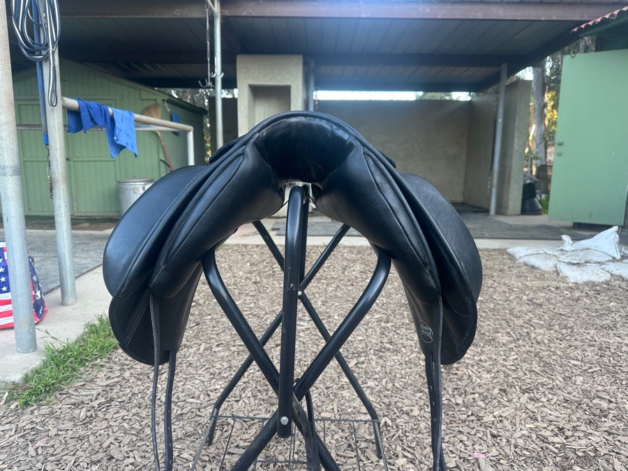 2021 Custom Advantage R Dressage Saddle 18.5/15/R2 in Buffalo
