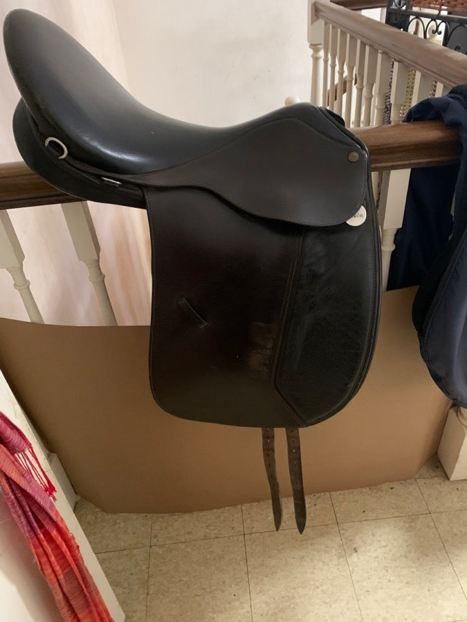 Pro Trainer 18 inch Dressage saddle