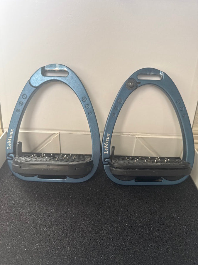 LEMIEUX LeMieux Vector Control Stirrups Royal Blue (2)