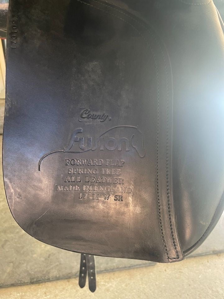 County Fusion 17” MW with SR (EXCELLENT)