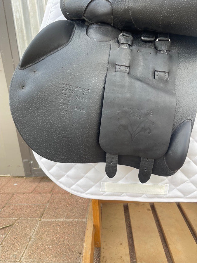 PRISTINE 2021 Voltaire Palm Beach Saddle - 17.5" 3AAA Full Black Buffalo