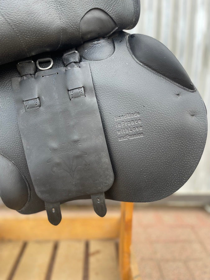 PRISTINE 2021 Voltaire Palm Beach Saddle - 17.5" 3AAA Full Black Buffalo