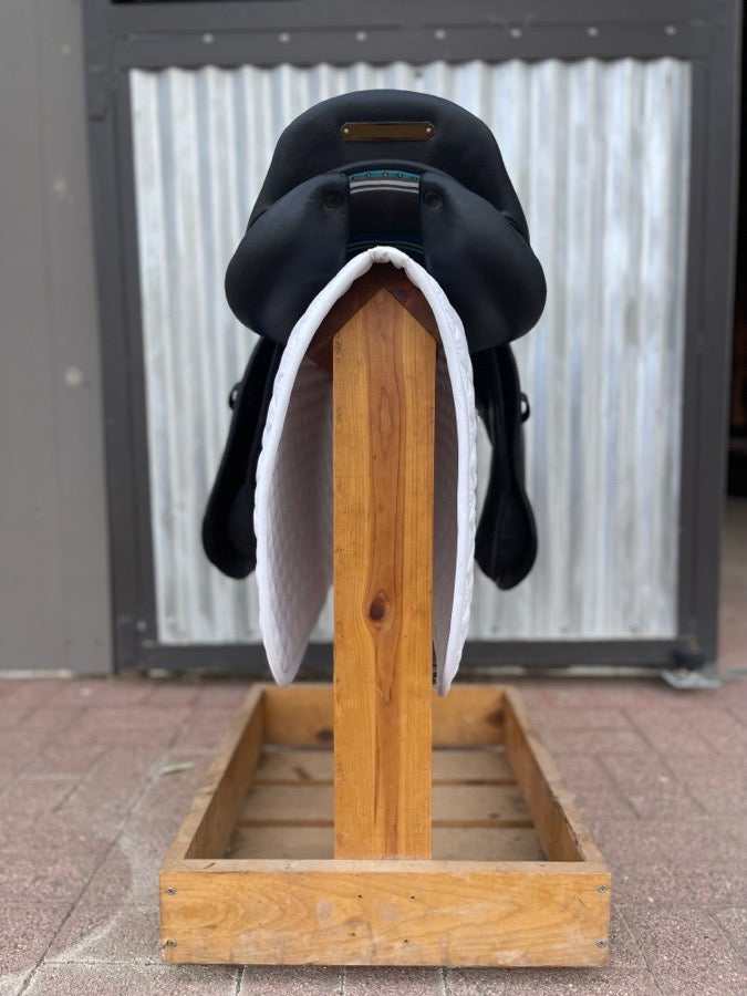PRISTINE 2021 Voltaire Palm Beach Saddle - 17.5" 3AAA Full Black Buffalo