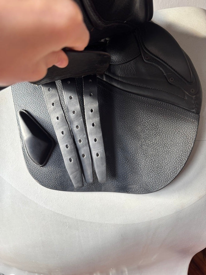 CWD 17.5” CWD SE26 2Gs Saddle - 2L - BLACK - Full Buffalo - RARE! (3)