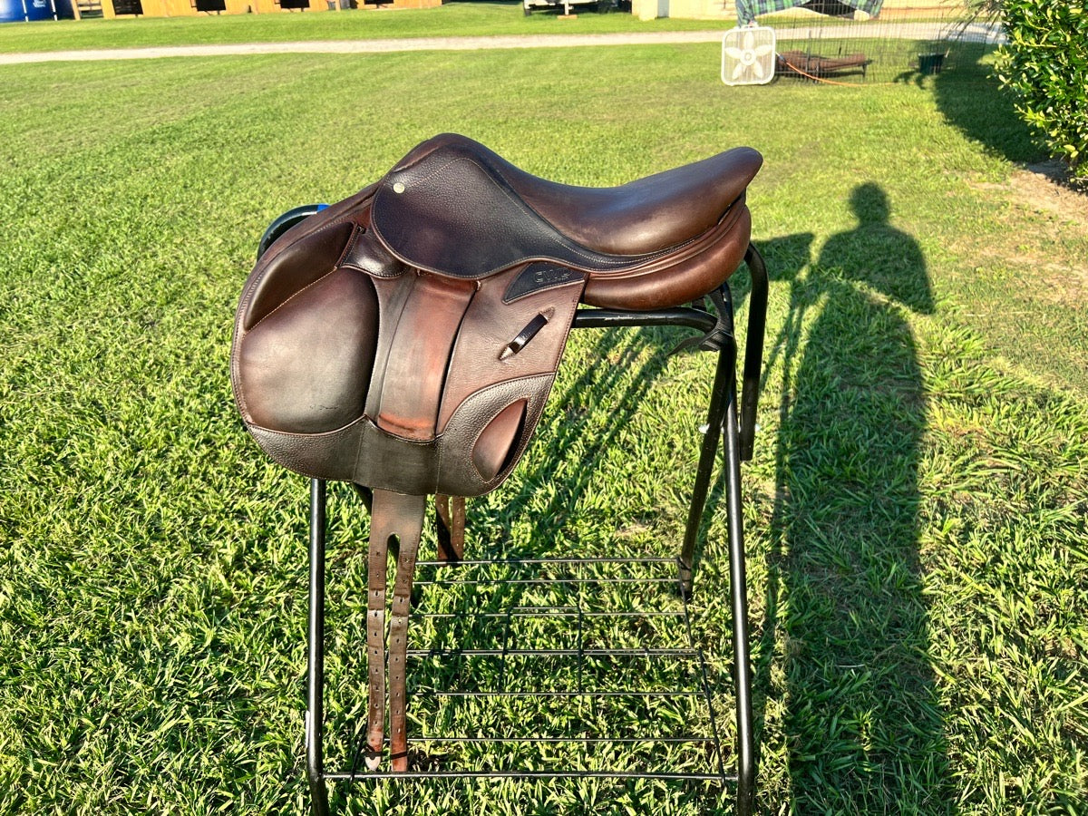 CWD jump saddle